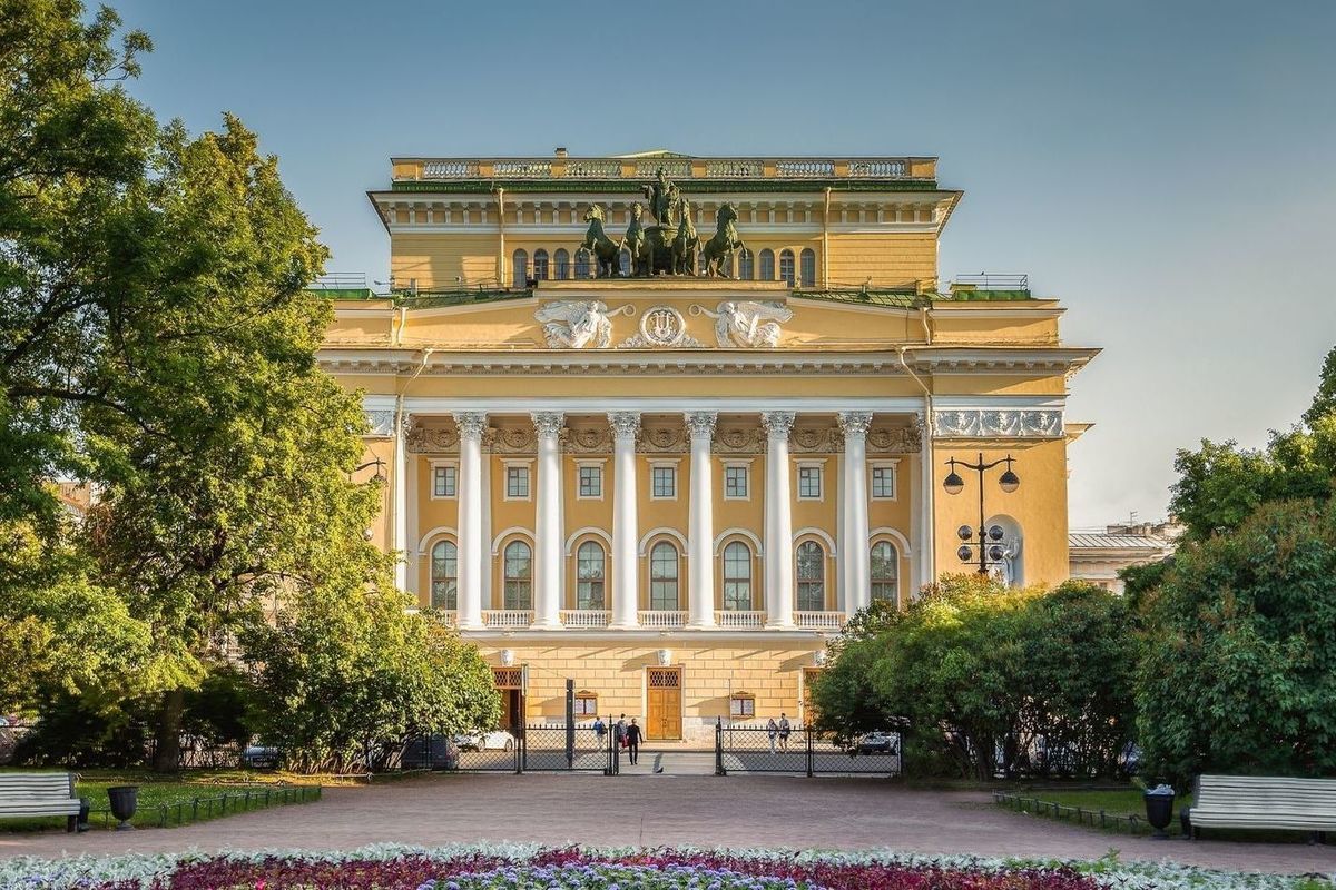 Пешеходная экскурсия «Театральный квартал» от Александринского театра