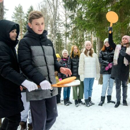 Масленица в сказочном лесу на Изумрудном озере