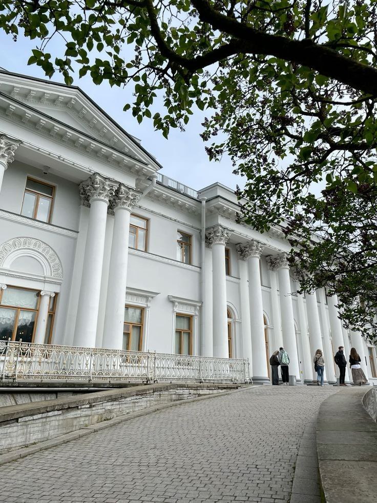 ЦПКиО: экскурсия в Елагиноостровский Дворец и Стеклодувную мастерскую