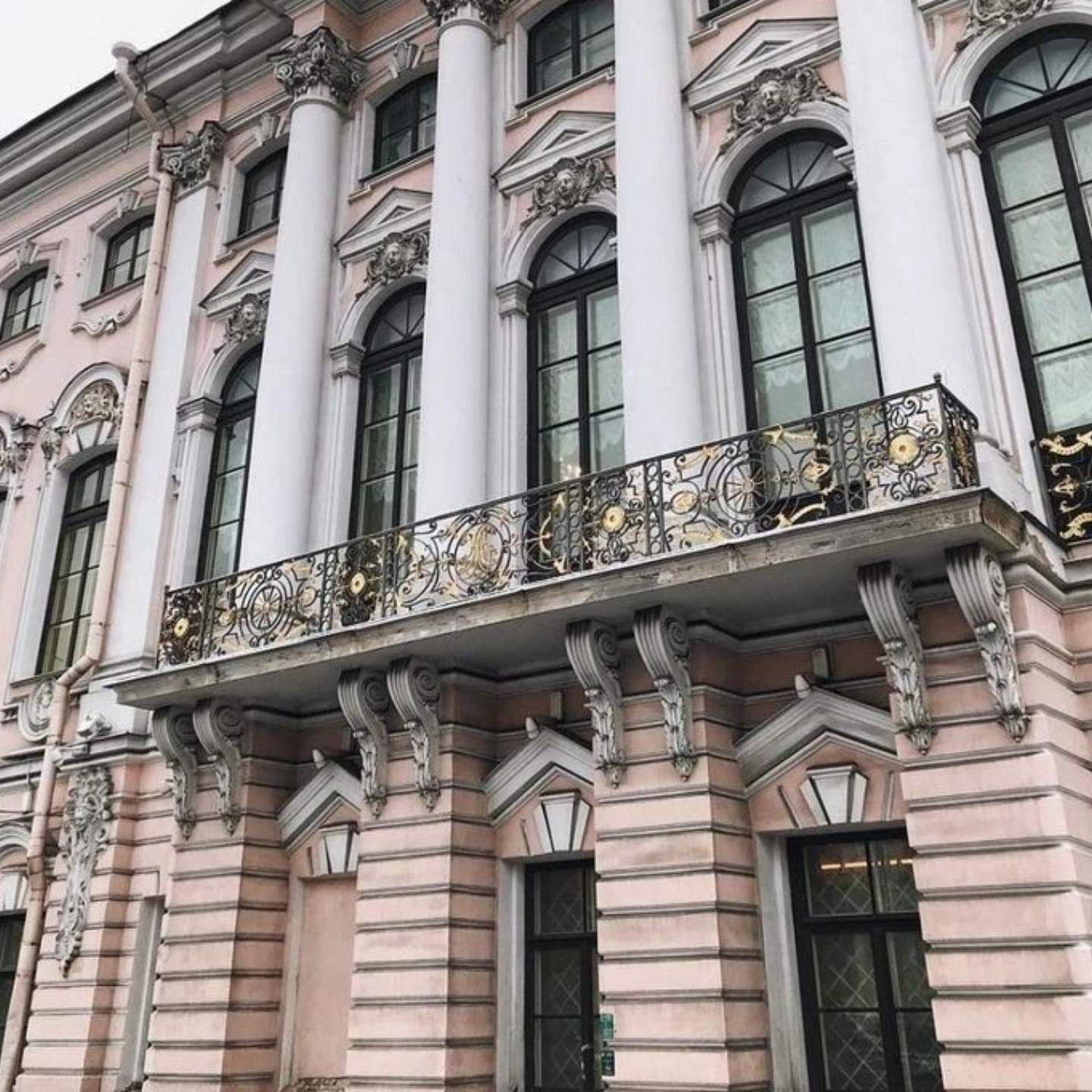 Тайны и шедевры Строгановского дворца